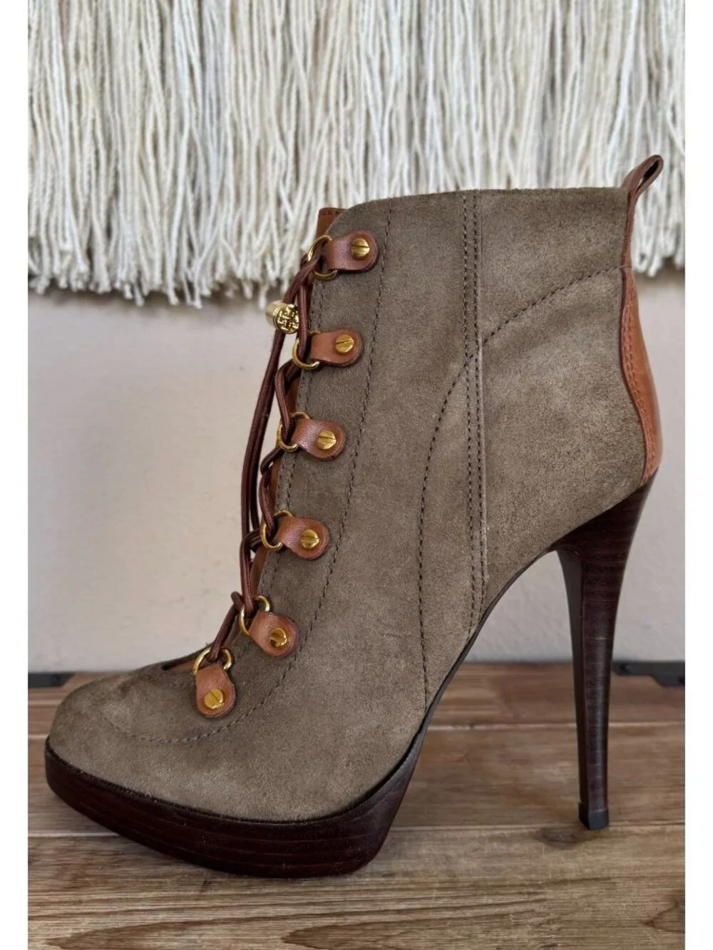 Tory Burch Y2K Halima Tan Suede Lace Up Platform High Heeled Ankle Boots Size 10
